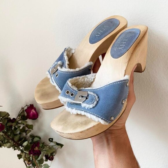 Kathy Van Zeeland Wooden Kitten Heels Baby Blue Buckle Strap Fleece Size 6 - Picture 1 of 5